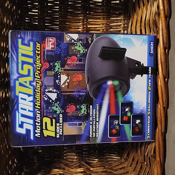 Motion Holiday Projector - Picture 1 of 9